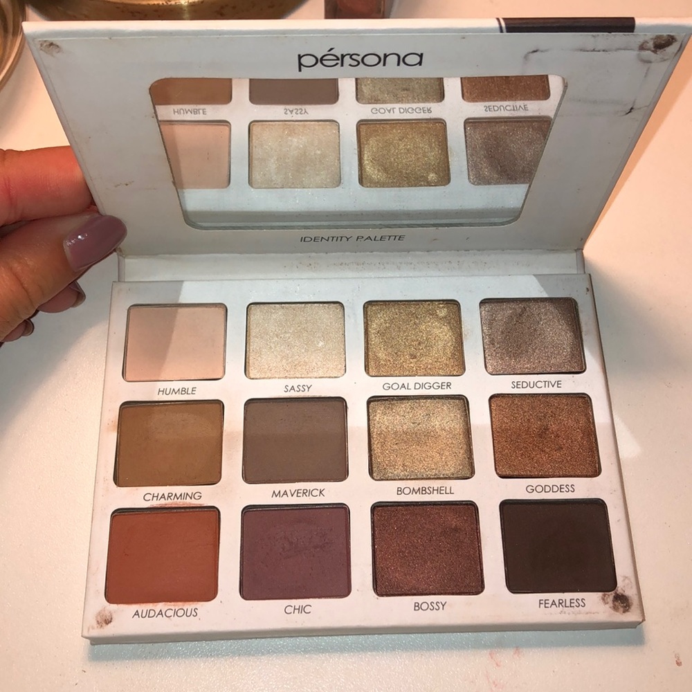 • Persona Cosmetics Identity Palette •